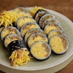 Egg strip gimbap (Korean egg and rice roll)