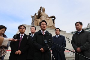 Prime minister-mayor clash turns Seoul projects into national political battles