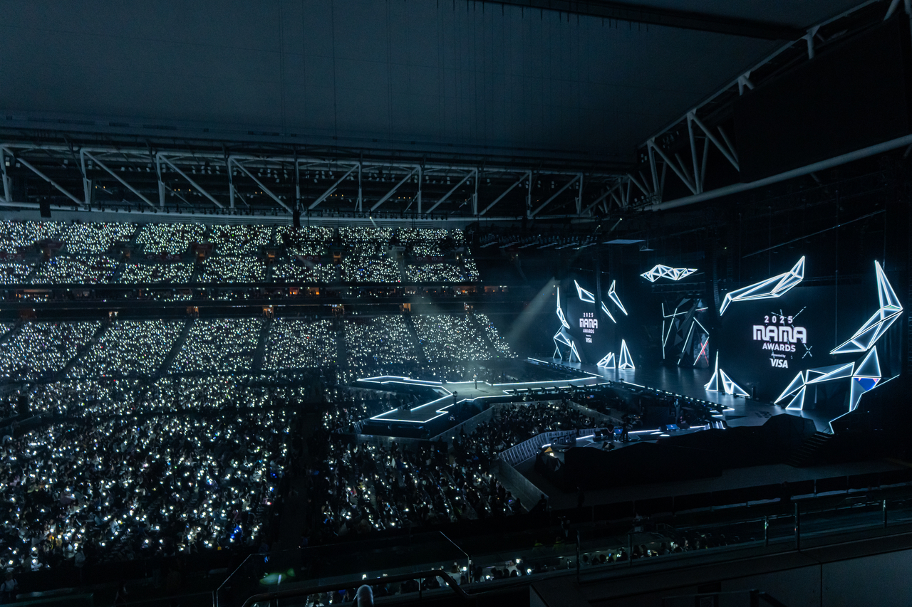 Fans cheer as the Mnet Asian Music Awards kicks off at Kai Tak Sports Park in Hong Kong, Friday. (CJ ENM)
