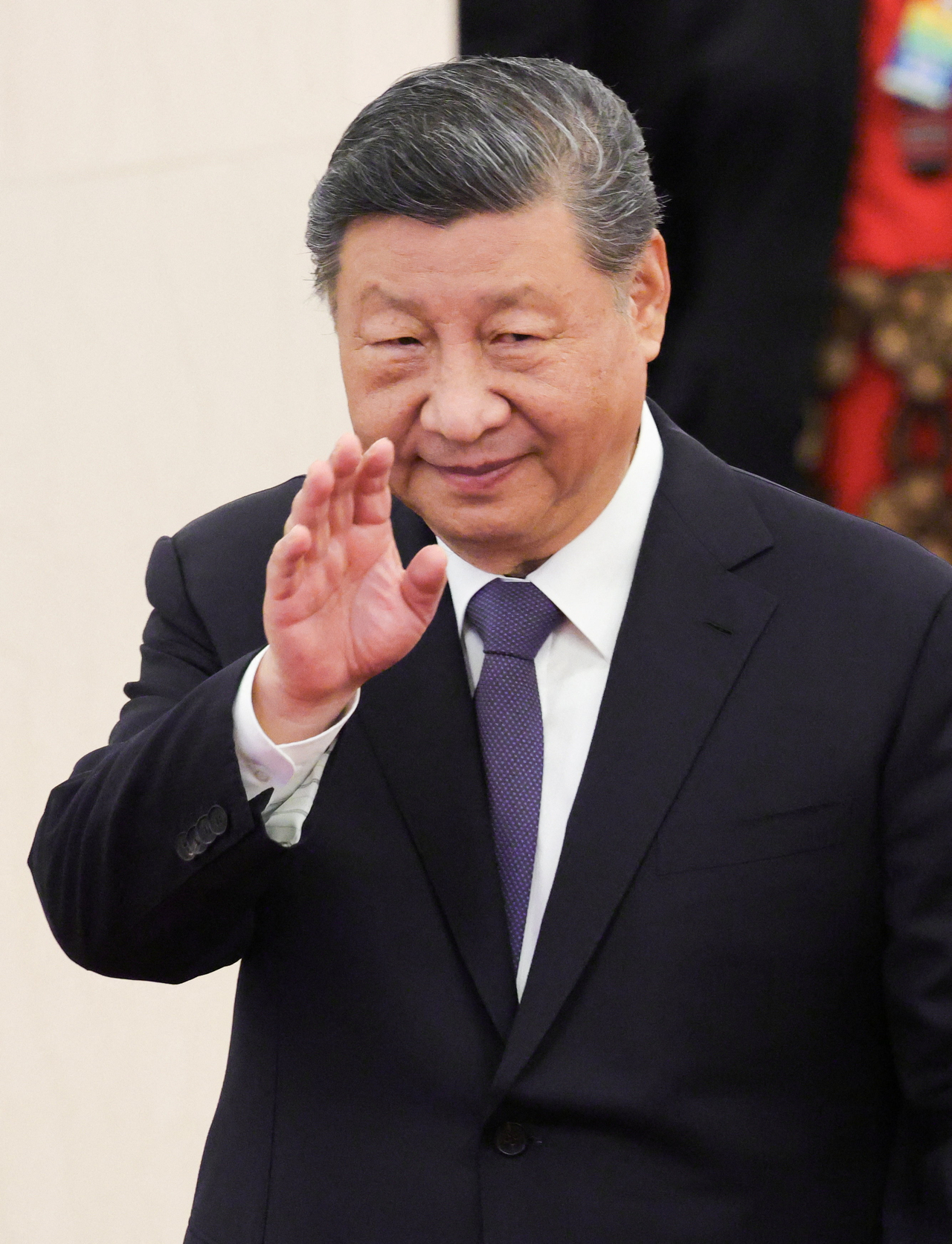 China’s President Xi Jinping waves as he attends a welcoming ceremony of Tonga's King Tupou VI, at the Great Hall of the People in Beijing, China November 25, 2025. REUTERS/Maxim Shemetov/Pool