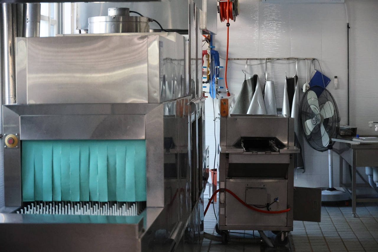 The kitchen is empty at a school in Daejeon after cafeteria workers joined a strike on Thursday. (Yonhap)