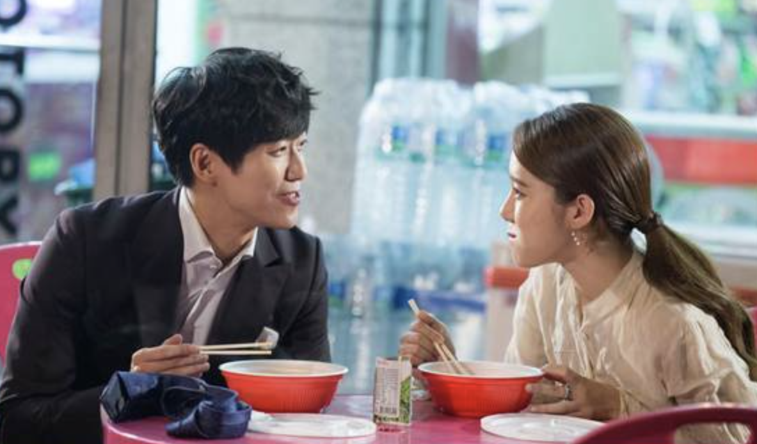 "My Secret Hotel," starring Nam Koong-min (left) and Yoo In-na (tvN)
