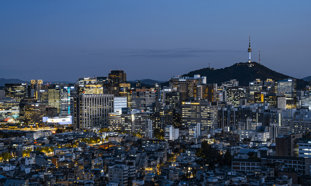 The night view of central Seoul from the Inwangsan footpath (Seoul Tourism Organization)